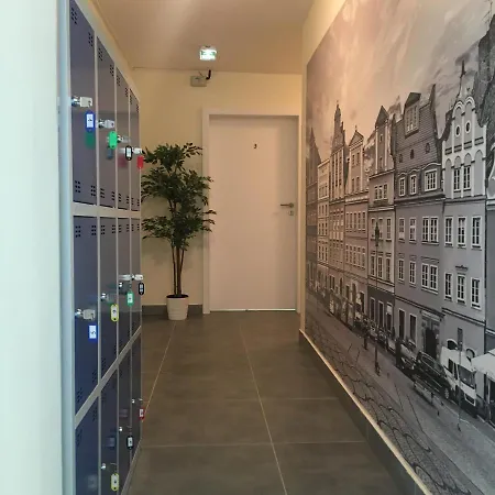 Hostel Opolska 11-19 *