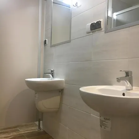 Hostel Opolska 11-19