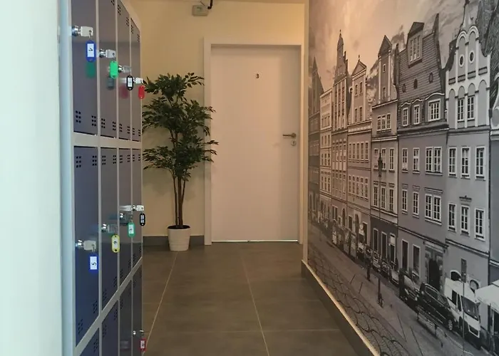 Hostel Opolska 11-19 *